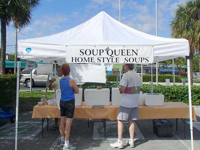 Tips for choosing outdoor small and medium advertising exhibition tents